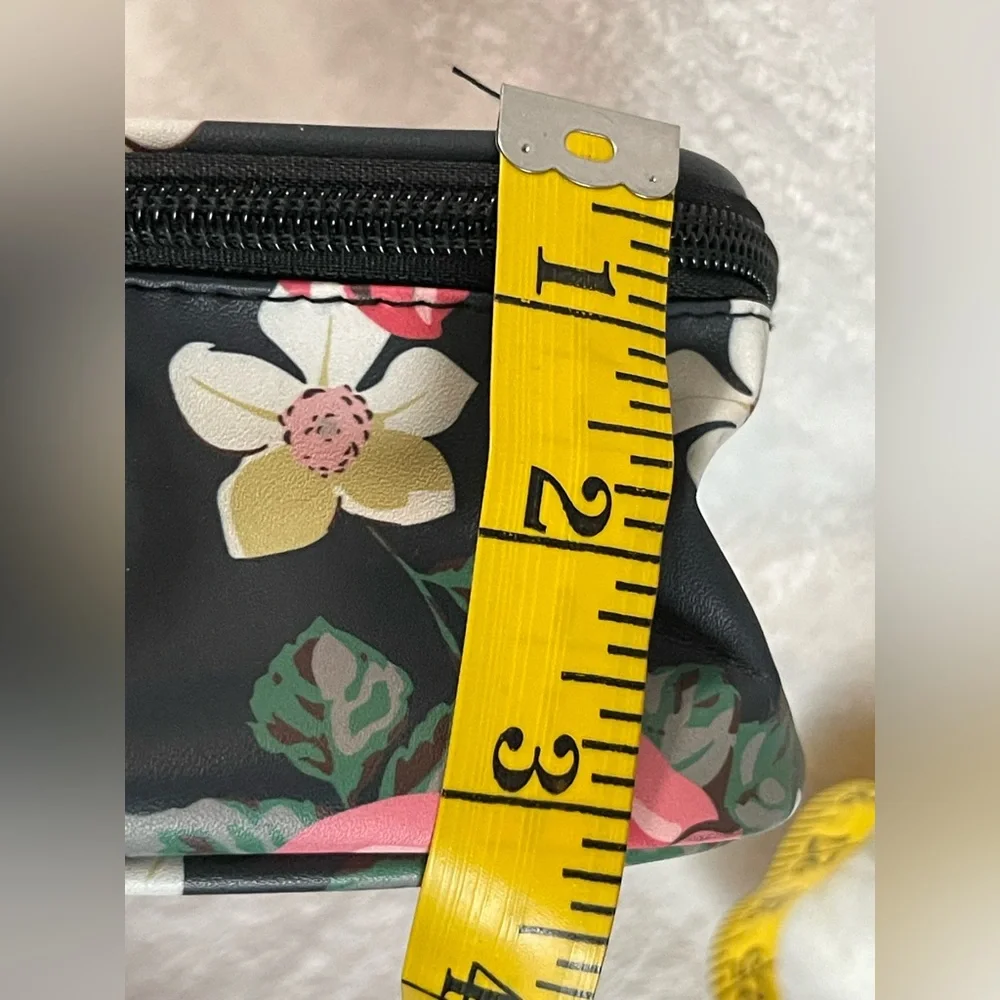 New NWT HOYOFO Black Peony Floral Print Travel Makeup Bag charger